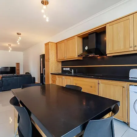 Comfortable Penthouse, Served With Lift, Wifi & Ac By 360 Estates Apartment *