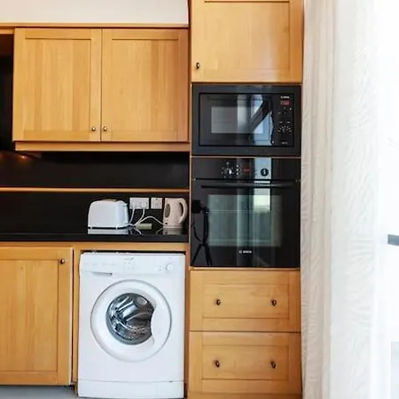 Lejlighed Comfortable Penthouse, Served With Lift, Wifi & Ac By 360 Estates Gzira