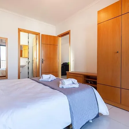 Comfortable Penthouse, Served With Lift, Wifi & Ac By 360 Estates Apartment *