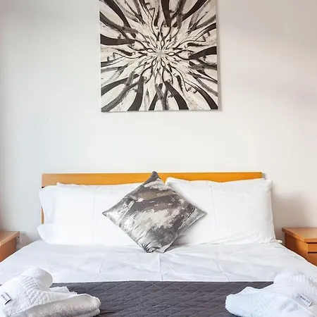 Comfortable Penthouse, Served With Lift, Wifi & Ac By 360 Estates Lejlighed