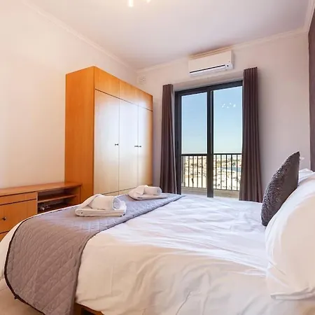 Διαμέρισμα Comfortable Penthouse, Served With Lift, Wifi & Ac By 360 Estates *