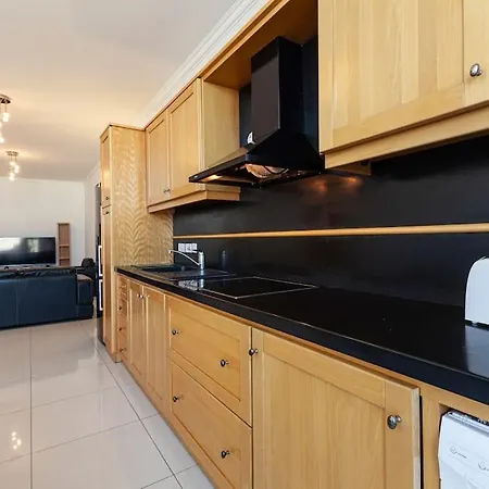 Comfortable Penthouse, Served With Lift, Wifi & Ac By 360 Estates Gzira