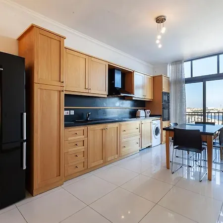 Comfortable Penthouse, Served With Lift, Wifi & Ac By 360 Estates Gzira